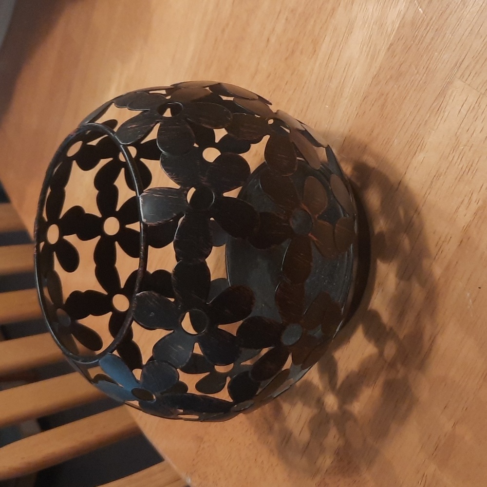 Flower metal candle holder